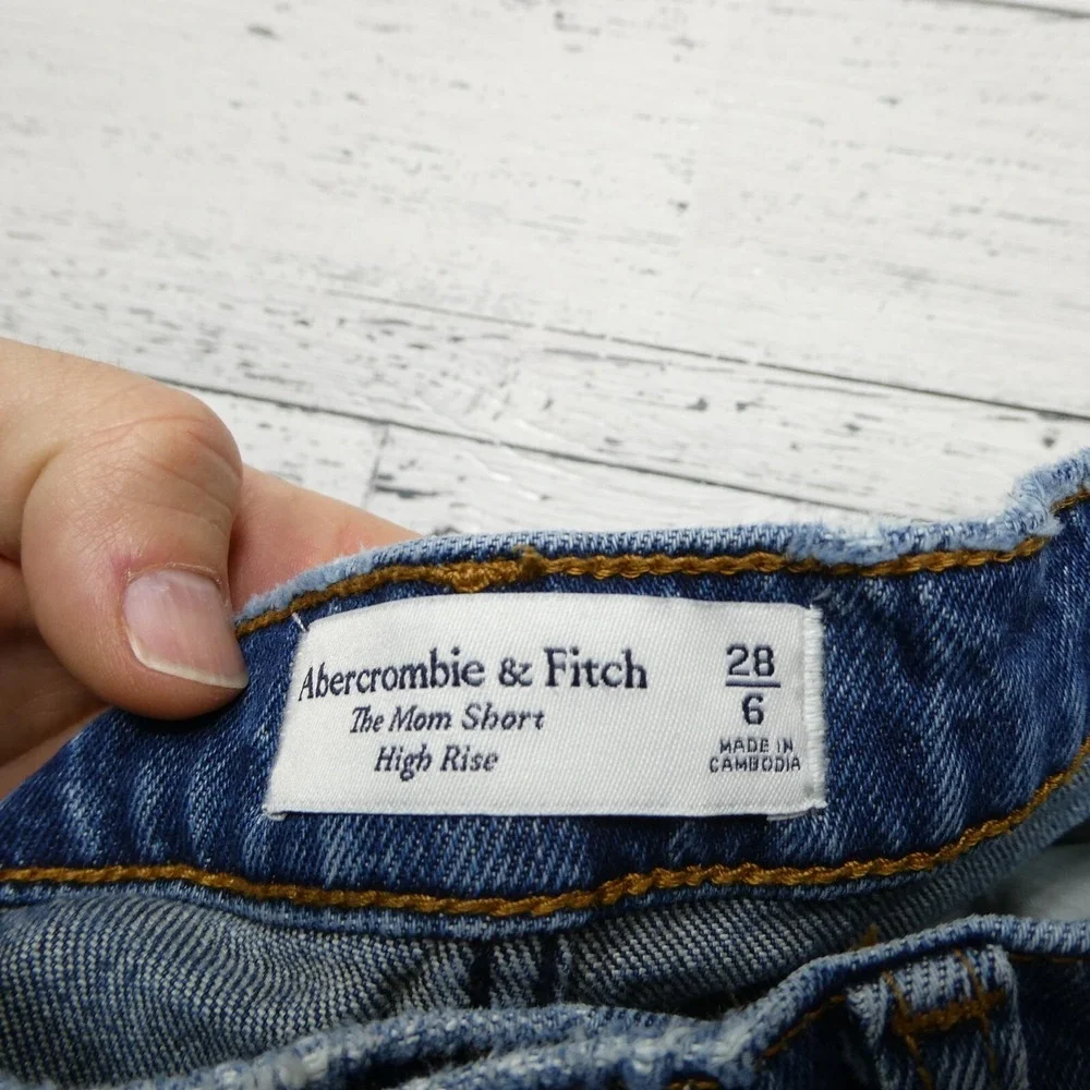 Abercrombie & Fitch The Mom Short High Rise Denim Hot Pants Distressed Size 28/6